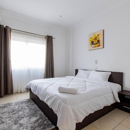 Accra Fine Suites - Holi Flats Airport Residential Экстерьер фото