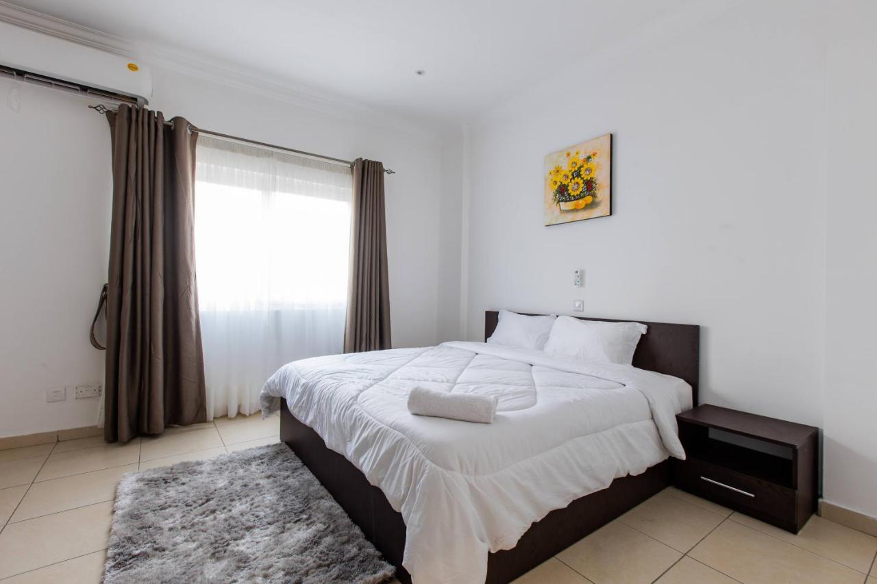 Accra Fine Suites - Holi Flats Airport Residential Экстерьер фото